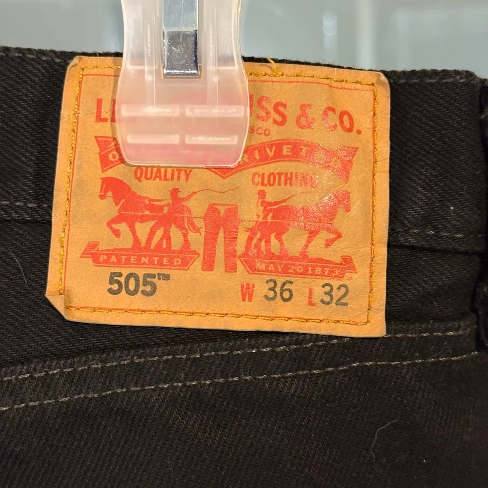 Levi’s 505 Men’s Straight Fit Black Jeans Button Fly Size 36x32 New Without Tags